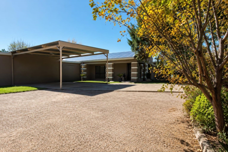 5 Bedroom Property for Sale in Ladybrand Free State